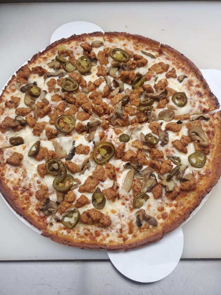 Spicy Chicken, Mushroom & Jalapeño Pizza on CAULIFLOWER CRUST